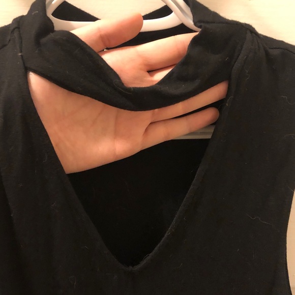 Black Vneck top with choker - Picture 2 of 2